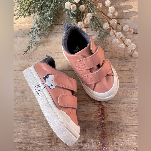 H&M Shoes Hm Infant Toddler Peanuts Snoopy Velcro Walking Shoe 45